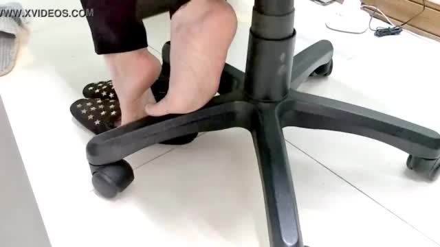 Cams4free.net - shoeplay flats barefoot in office